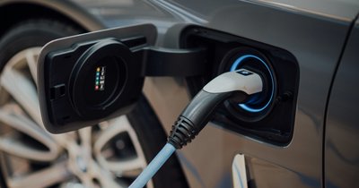 Samochód elektryczny dla początkujących - kompletny przewodnik 2026